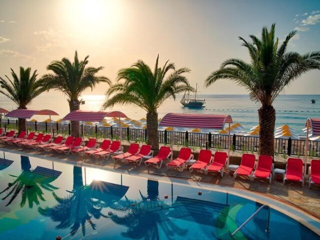 Pirates Beach Club photo 0
