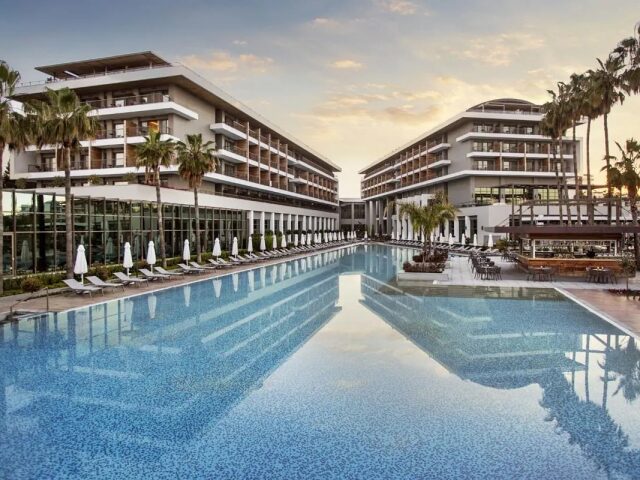 Acanthus & Cennet Barut Collection photo 1