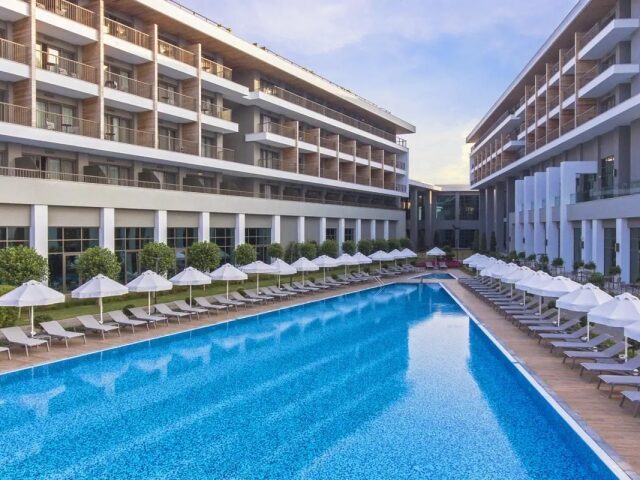 Acanthus & Cennet Barut Collection photo 3