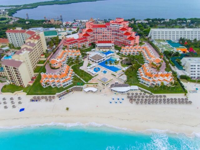 Wyndham Grand Cancún Resort & Villas