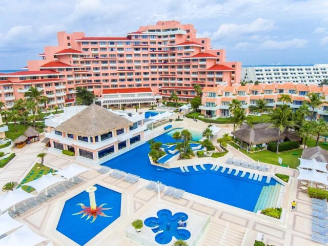 Wyndham Grand Cancún Resort & Villas photo 0