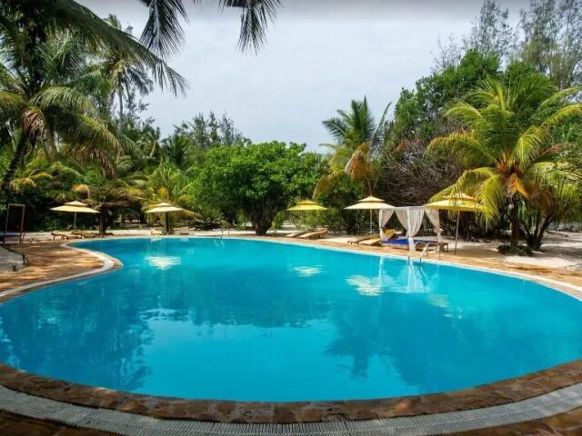Hakuna Majiwe Beach Lodge
