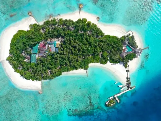 Makunudu Island photo 3
