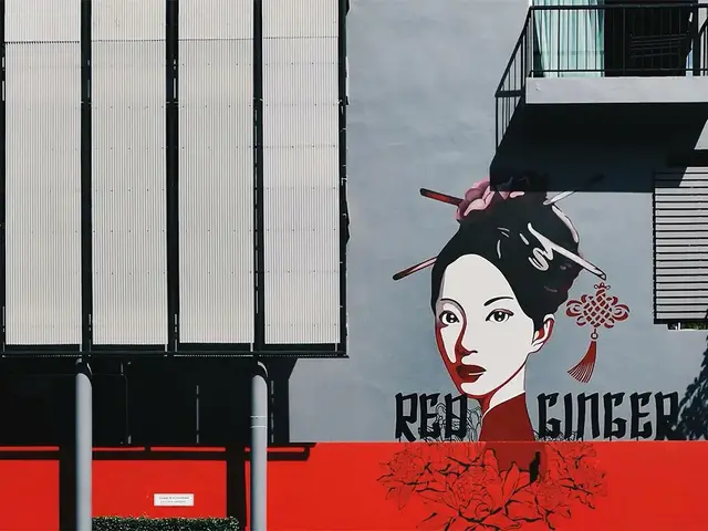 Red Ginger Chic photo 1