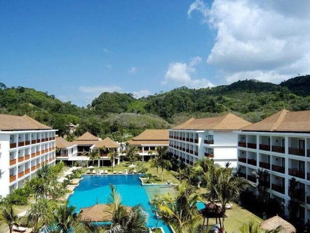 Naithonburi Beach Resort