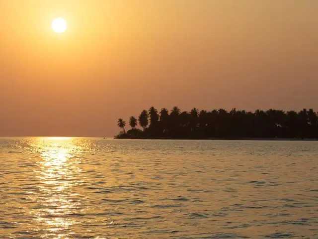 Komandoo Island Resort photo 2