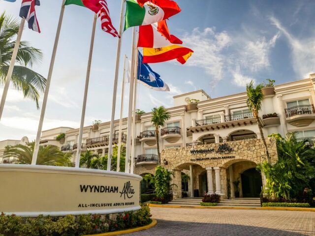 Wyndham Alltra Playa del Carmen photo 2