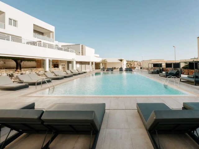 R2 Higos Beach Apartments