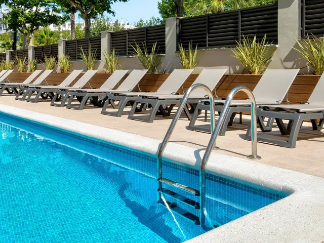 California Apartments photo 2