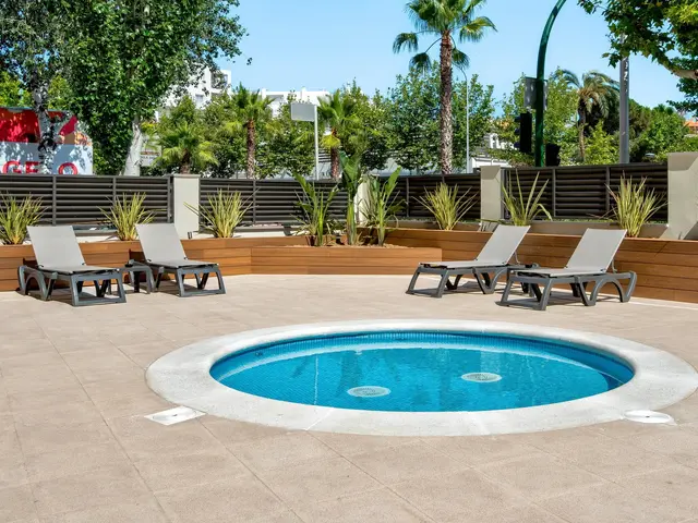 California Apartments photo 3