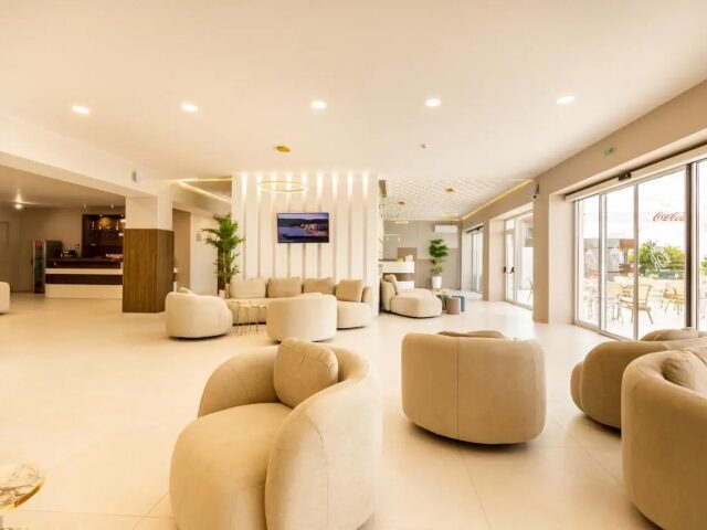 Royal Bay photo 2