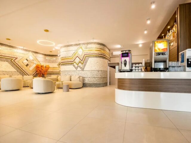Royal Bay photo 3