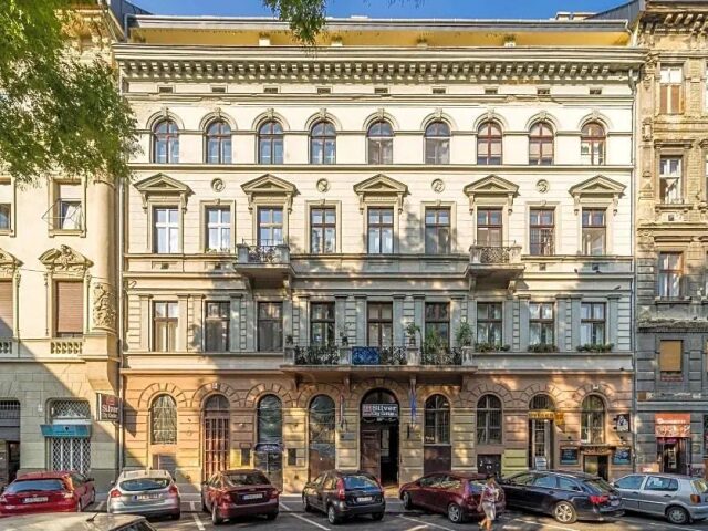 Silver Budapest City Center