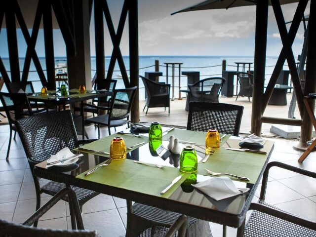 Pearle Beach photo 0