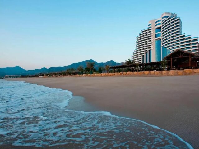 Le Meridien Al Aqah Beach Resort photo 2