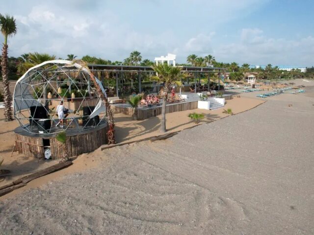 Flora Garden Beach photo 2
