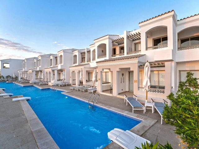 Invidia Coral Beach Tiran photo 2