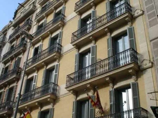 H10 Universitat photo 0