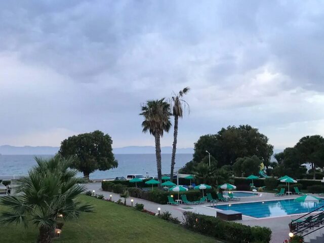 Pylea Beach photo 1
