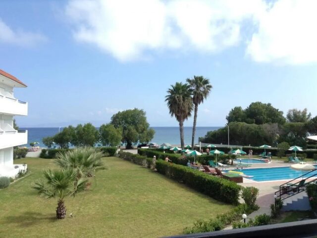 Pylea Beach photo 3