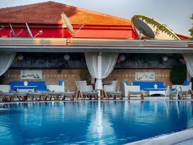 Romance photo 3