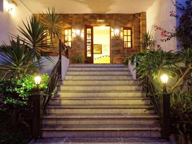 Paloma Garden & Corina photo 1