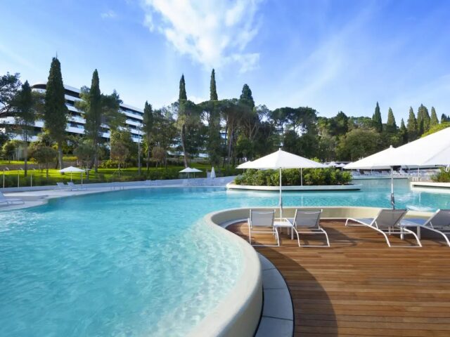 Lone Hotel by Maistra Collection