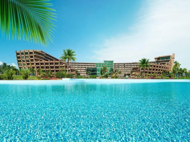 Noah's Ark Deluxe Hotel & Spa