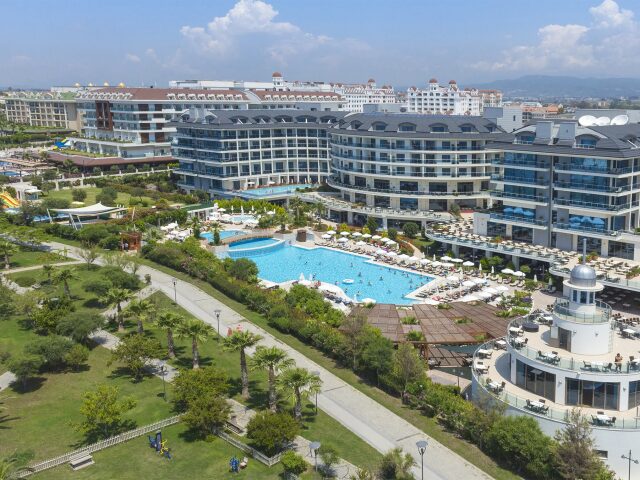 Commodore Elite Suites & Spa