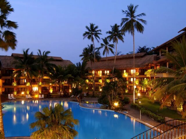 Royal Palms Beach photo 3