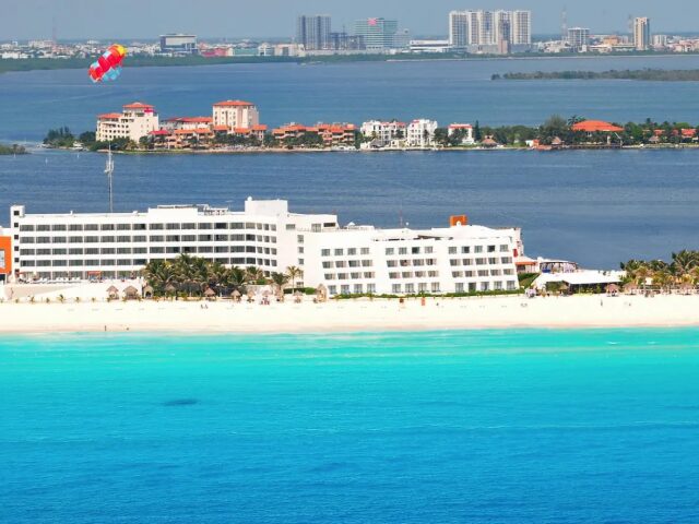 Flamingo Cancun Resort