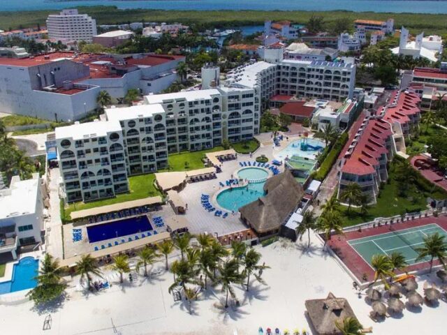 Aquamarina Beach Hotel Cancun