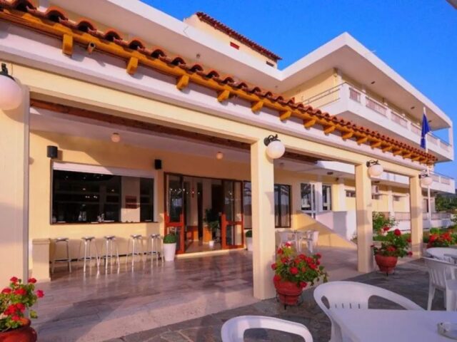 Prassino Nissi photo 2