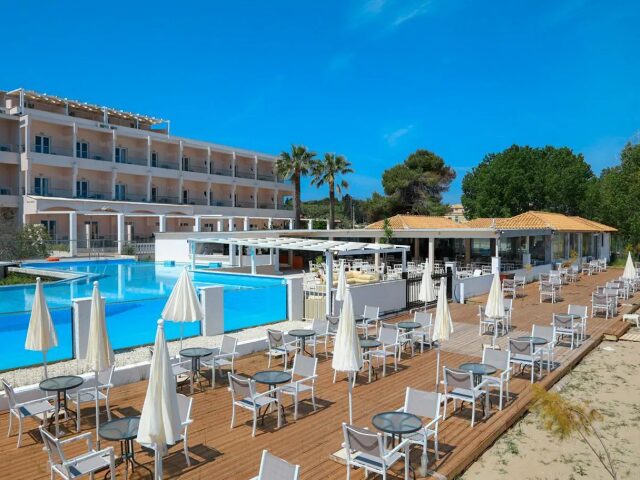 Cavomarina Beach