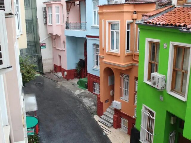 Megaron photo 0