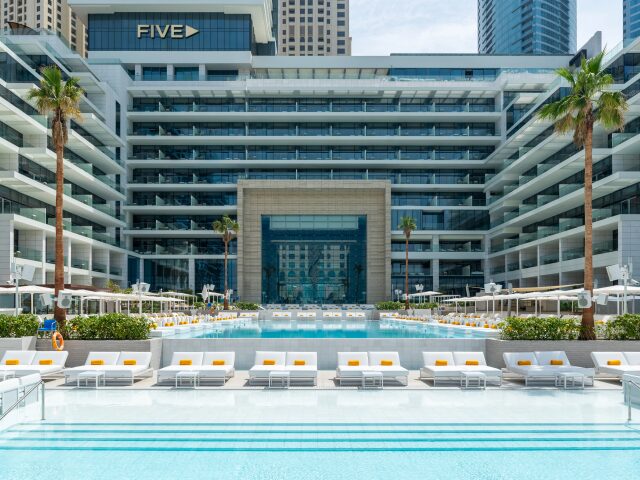 FIVE LUXE