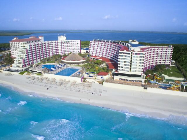 Crown Paradise Club Cancun