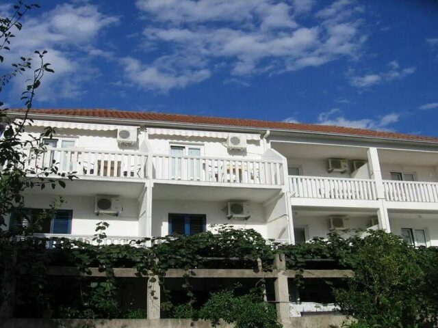 Bonaca Apartments
