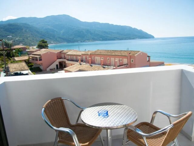 Belle Helene photo 2