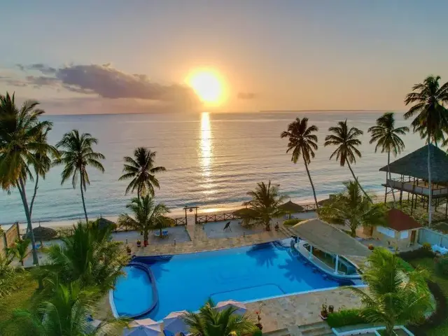 Sunny Palms Beach Bungalows photo 1