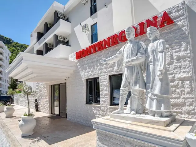 Montenegrina photo 2