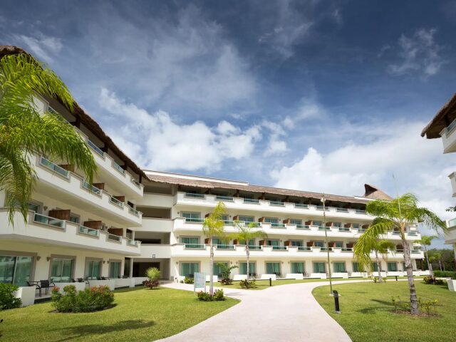 BlueBay Grand Esmeralda
