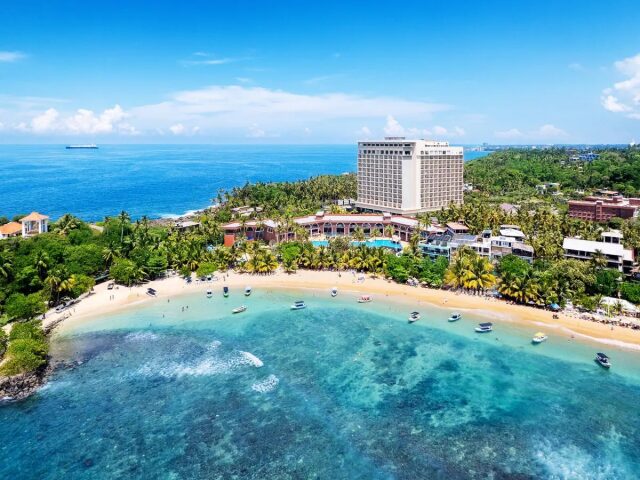 Araliya Beach Resort Spa