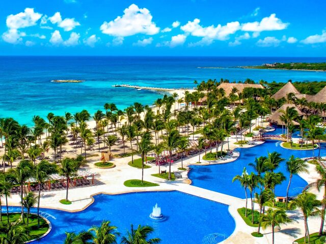 Barcelo Maya Grand Resort