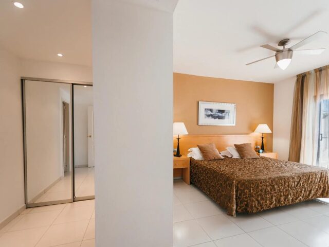 Ona Hollywood Mirage photo 1