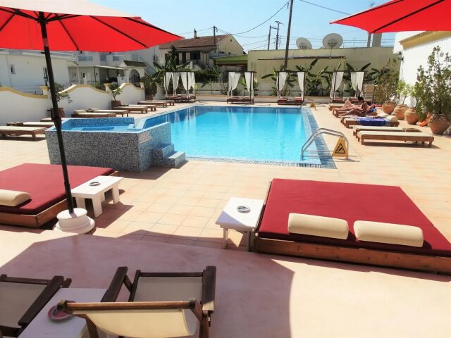 Oasis Beach Club photo 2