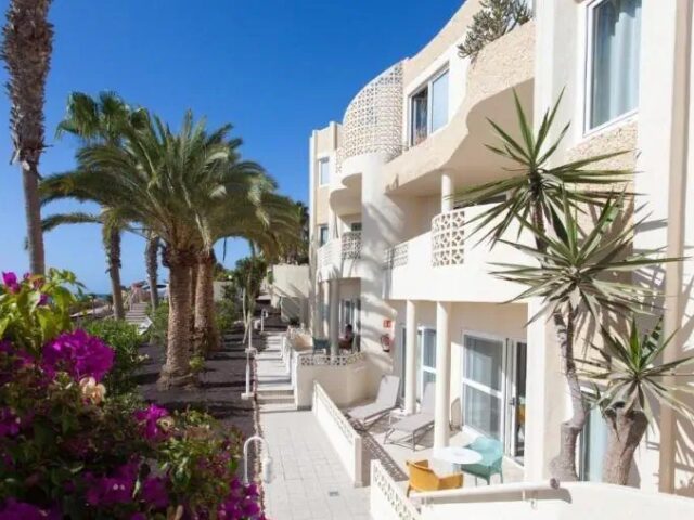 R2 Maryvent Beach Apartment