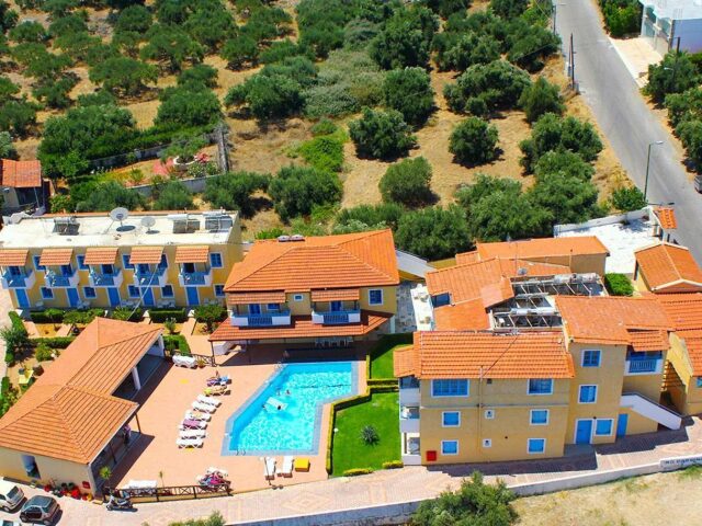 Mareva Apartments photo 3