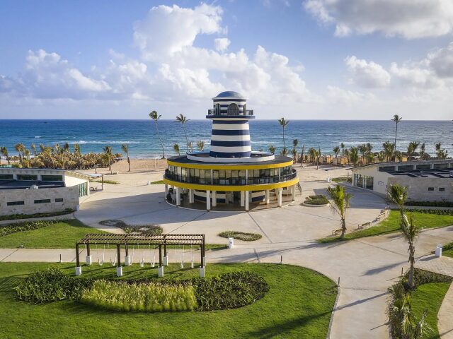 El Beso at Ocean El Faro photo 0