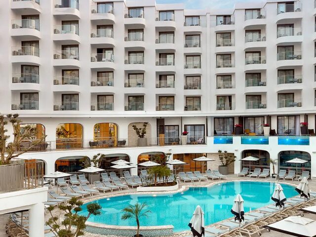 Lalila Blue Suites